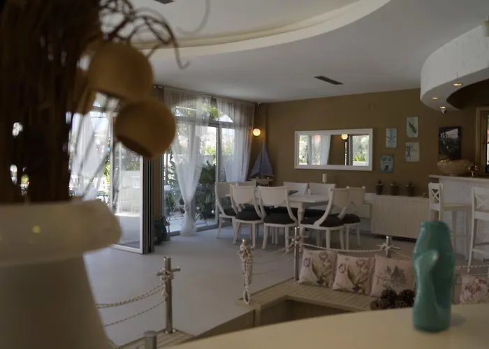 萨赫勒码头公寓式酒店 Çeşme